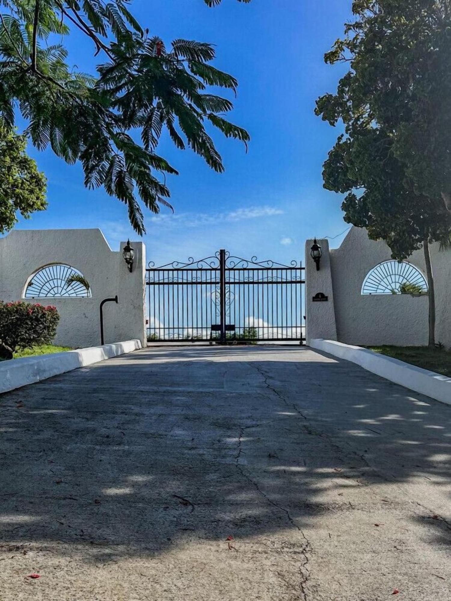 Royal Villa With A Huge Swimming Pool Cowell Battery 외부 사진