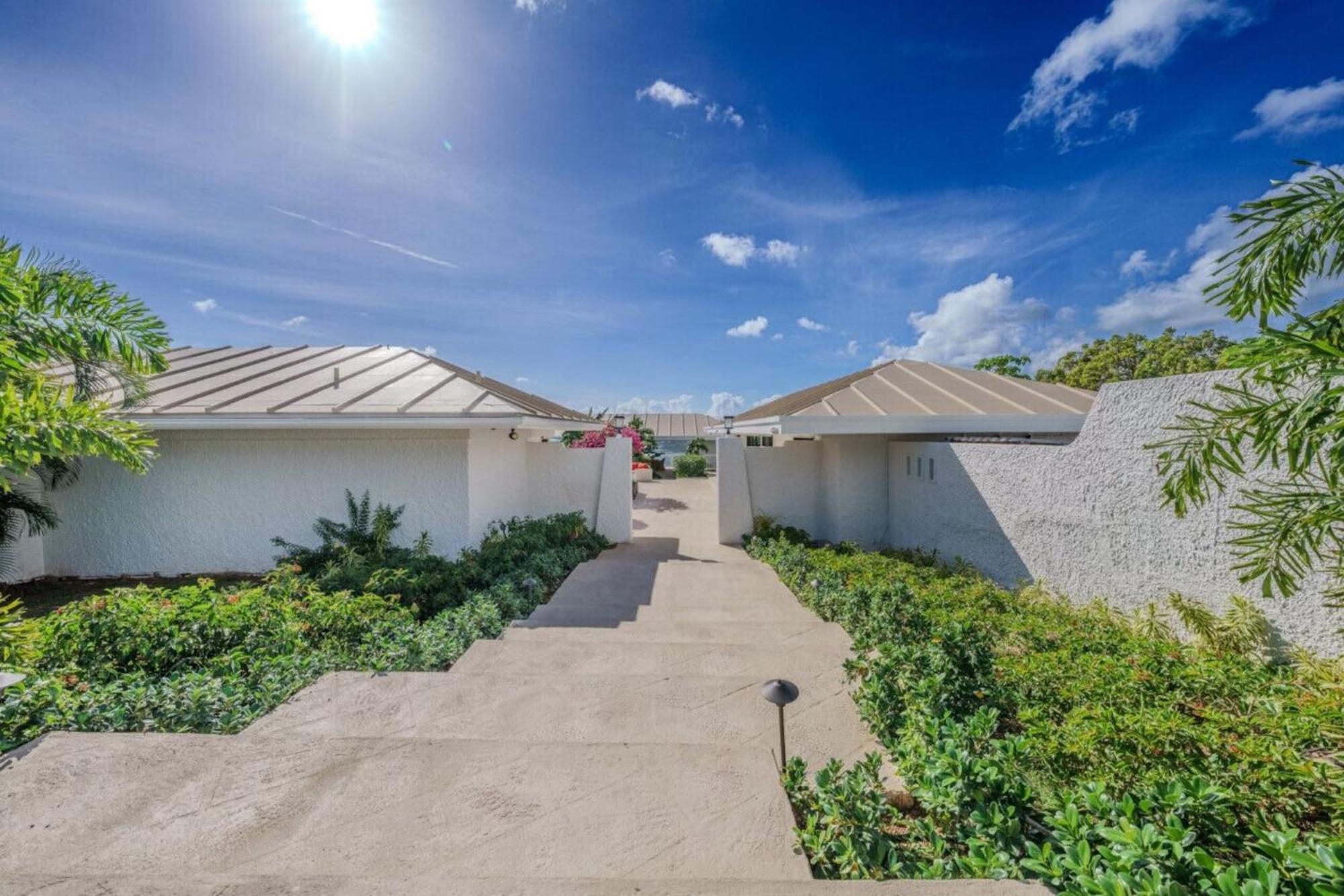 Royal Villa With A Huge Swimming Pool Cowell Battery 외부 사진